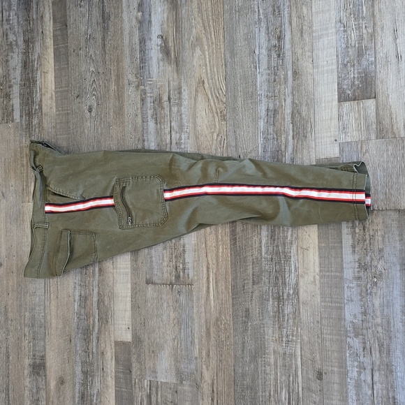 ATHLETA| Summit Cargo Pant| Pinstripe Side Accent | Size 2 - Picture 8 of 13